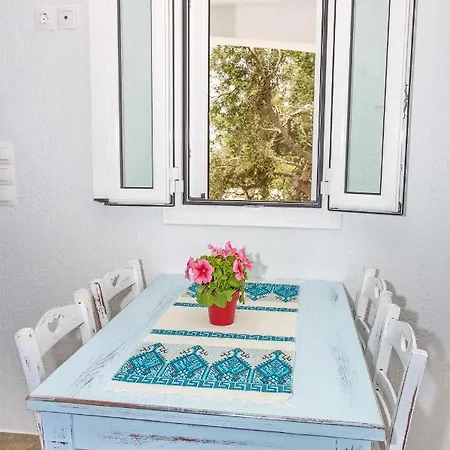 Aspra Chomata Tatil Evi *